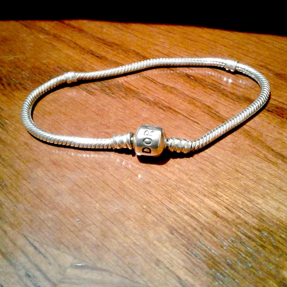 Pandora snake bracelet with barrel clasp